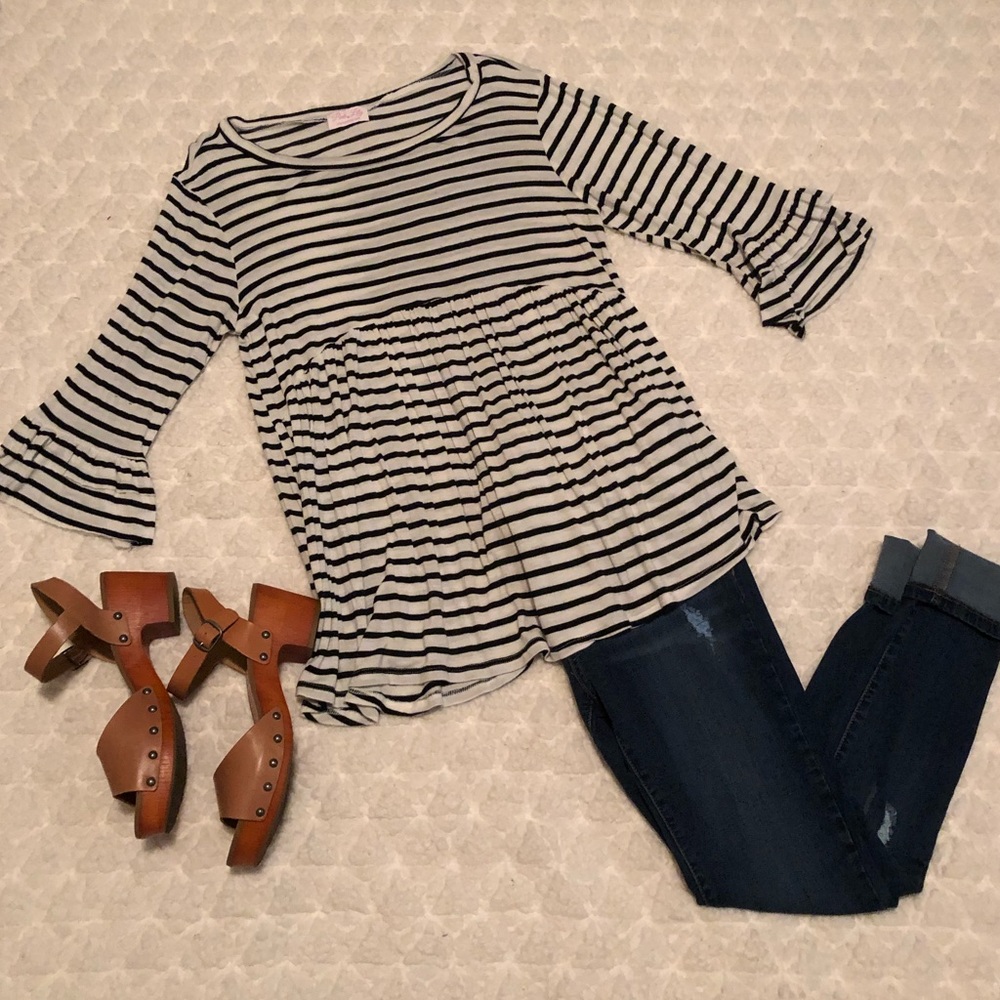 Black and white pink lily top!